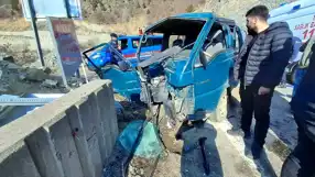 Artvin'de Kamyonet Kazası: 2 Yaralı
