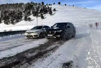Ardahan'da Yoğun Kar Yağışı Ulaşımı Felç Etti
