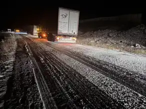 Doğu Anadolu'da Yollar Buz Tutsakları