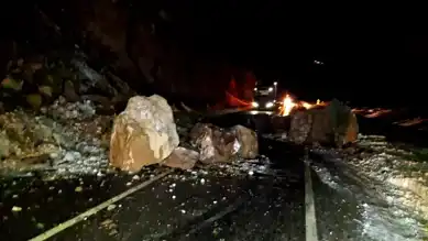 Artvin-Ardahan Yolu Heyelandan Sonra Açıldı