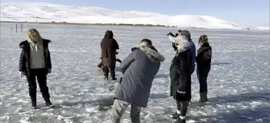 Çıldır Gölü'nde Buz Tuttu!