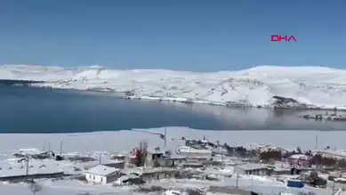 Çıldır Gölü'ne Kışın İlk Karı Düştü