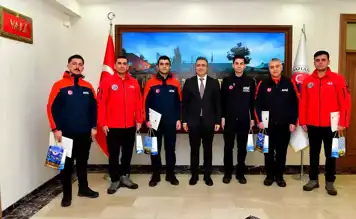 Vali Çiçek'ten Kahraman Kurtarma Ekibine Ödül