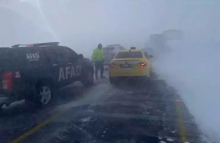 Ardahan-Şavşat Yolu Tipi ve Karla Kapandı