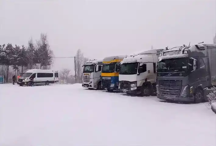 Ardahan'da Yollar Kar Altında Kaldı!