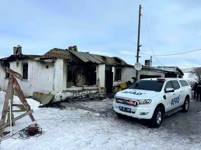 Ardahan Çıldır'da Ev Yanıp Kül Oldu