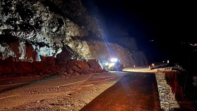 Artvin-Ardahan Yolu Heyelanda: Ulaşım Kontrollü