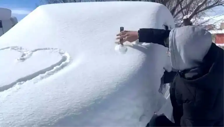 Çıldır'da Yaşamı Felç Eden Kar Yağışı